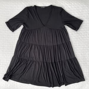 21 Saints Tiered Shift V-Neck Short Sleeve Knit T-Shirt Dress in Black XS